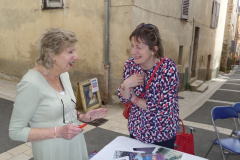 Maureen-and-Fiona-chatting